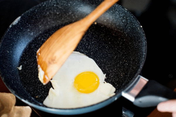 Ramai soal Masak Pakai Teflon Anti-lengket Bisa Picu Kanker? Ini Kata Pakar UGM UGM
